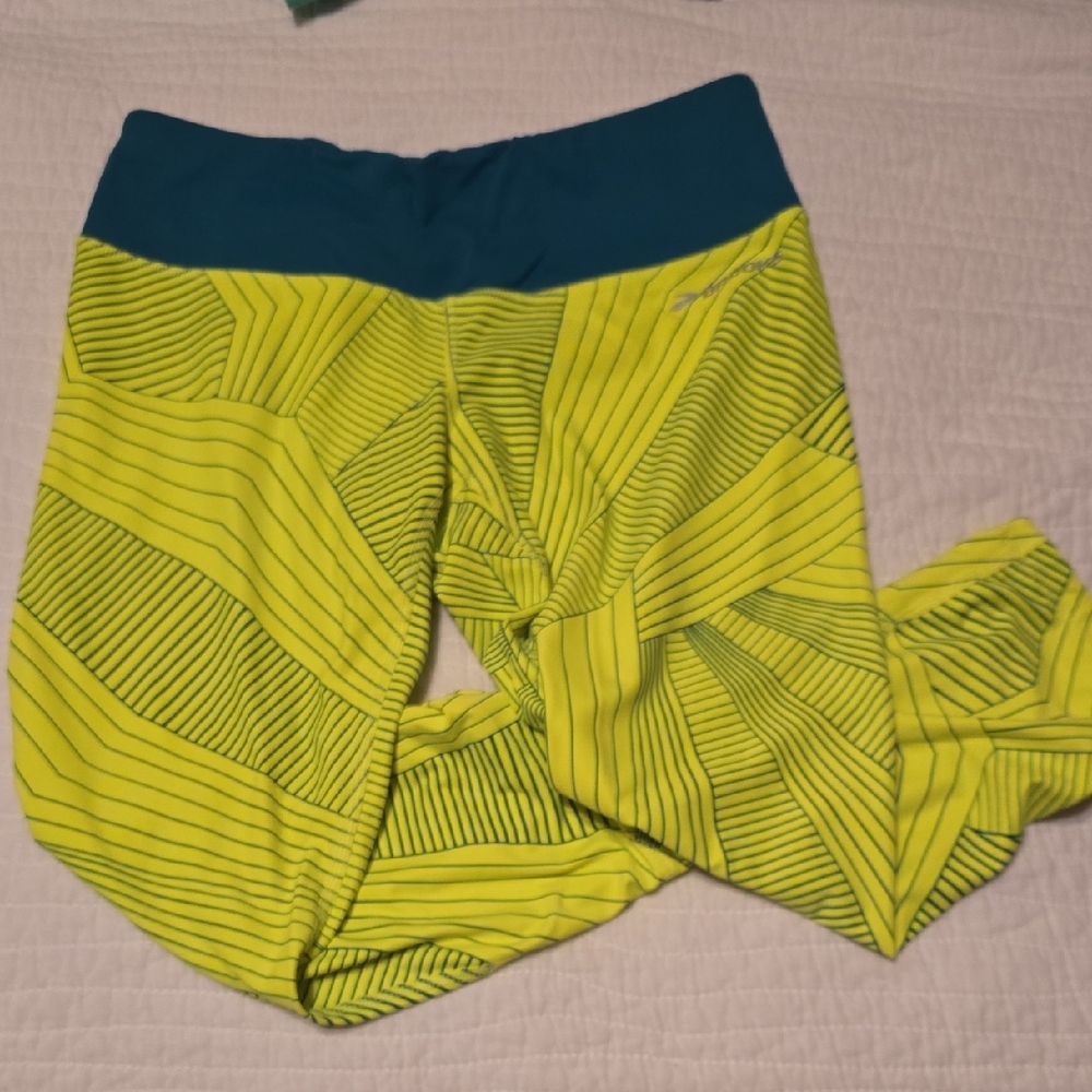 Brooks Capri Leggings in Yellow and Blue
